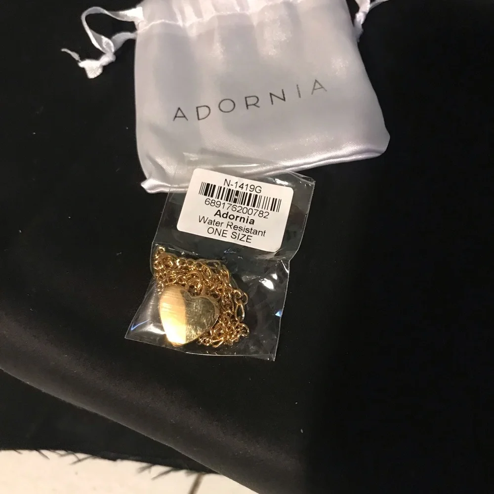 NWT Heart Necklace - Picture 4 of 7